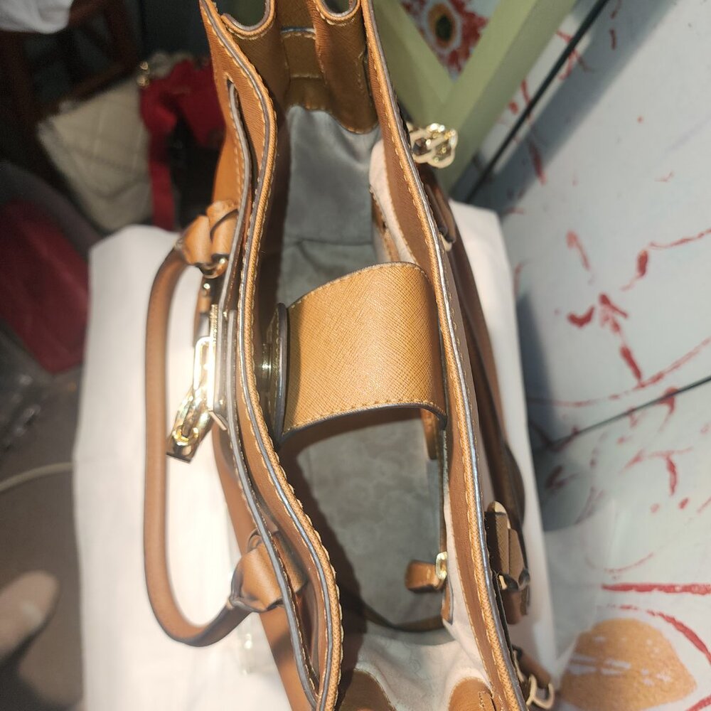 Condition Pre-Owned - Excellent Condition - image 7